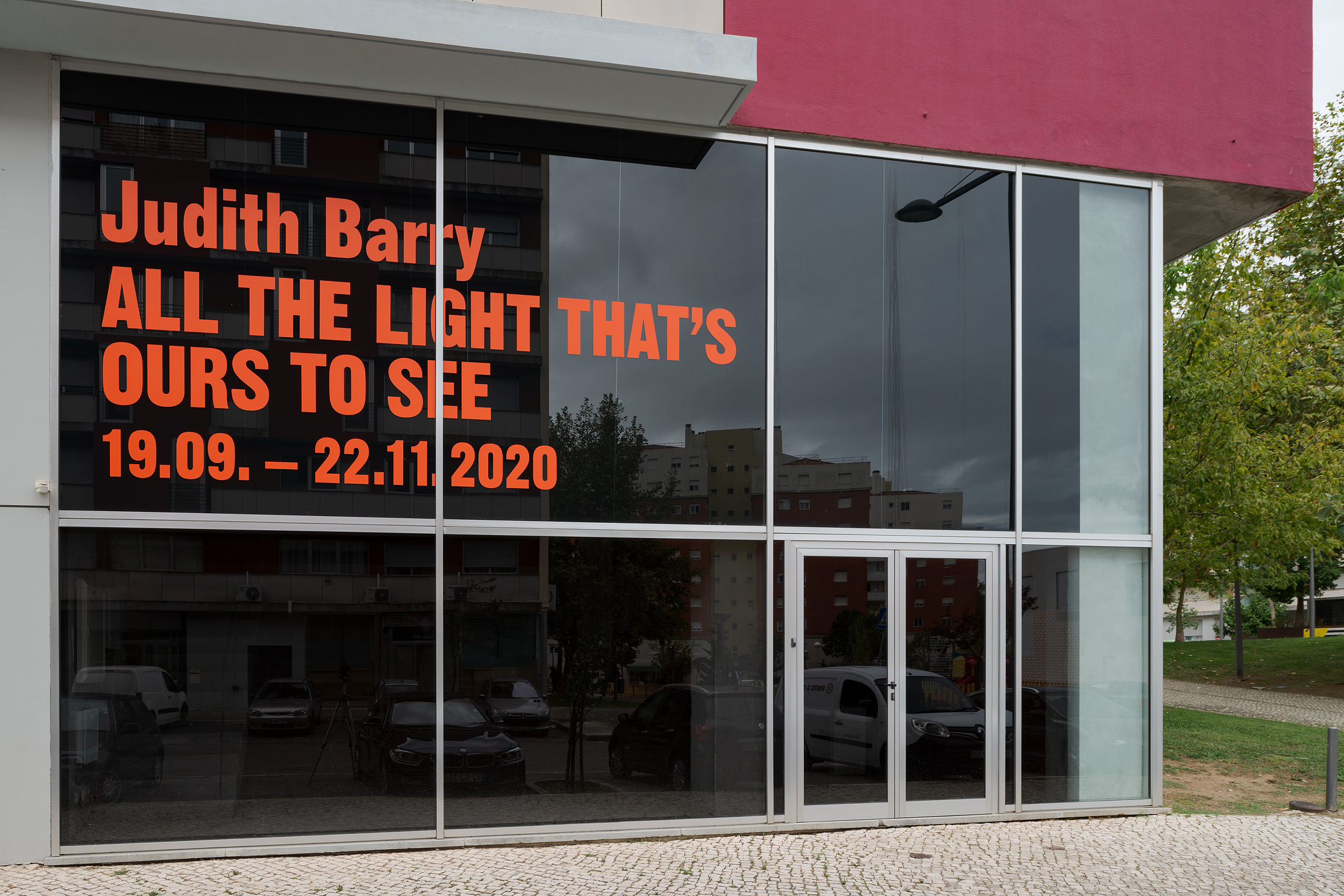 Judith Barry, All the light that's ours to see. Lumiar Cité, 2020.